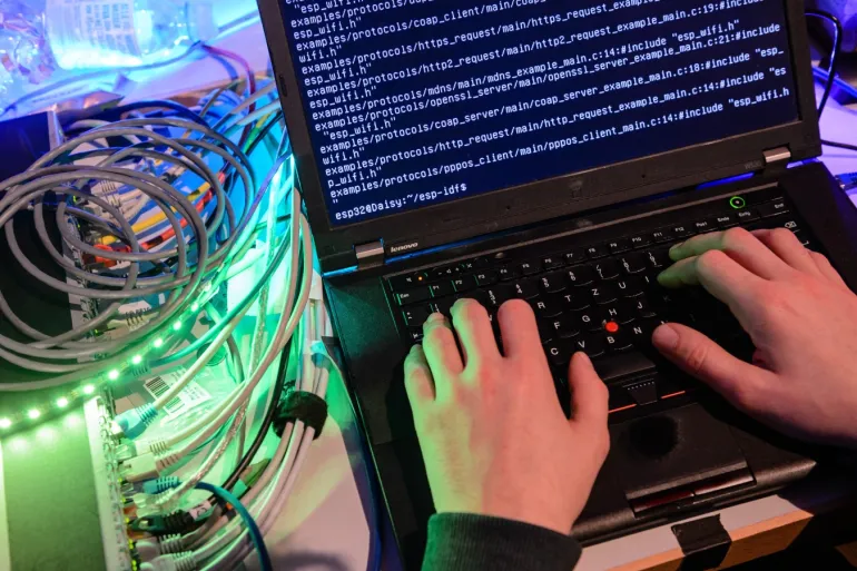 A million times faster than conventional computers.. This is how optical computers work